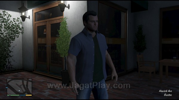 Review Grand Theft Auto V: Game Open-World Terbaik! 2 Dengan sistem wheel di bagian bawah kanan layar, Anda bisa mengganti peran seabgai Michael, Trevor, ataupun Franklin secara instan.