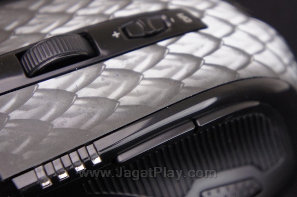Review Mouse Gaming Sharkoon Drakonia Black: Si Naga Hitam yang Garang! 2 Mengatur sensivitas gerak, presisi, menyuntikkan makro, hingga mengubah warna LED yang ada bisa Anda lakukan dengan driver sederhana yang disuntikkan Sharkoon ini.
