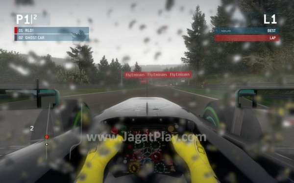 Review F1 2013: Balapan Jet Darat Klasik di Game Modern! 5 Efek hujan digambarkan dengan cukup baik, walaupun menurut kami masih terdapat kekurangan detail pada tampilan visual.