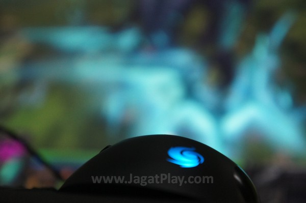 Review Mouse Gaming CM Storm Havoc: Untuk Grip yang Nyaman! 2 Bagi gamer dengan claw grip, butuh waktu untuk membiasakan diri dengan ukuran bagian belakang Havoc yang memang terhitung besar.