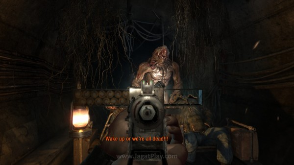 Review Metro Redux: Lompatan Visual! 4 Hal yang sama juga terjadi di deasin musuh yang kini mengikuti versi Last Light. Ini diambil dari versi Redux.