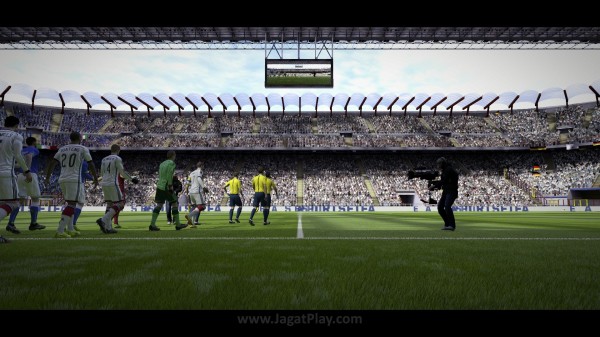 FIFA 15 Kick Off 0-0 GER V ITA, 1st Half