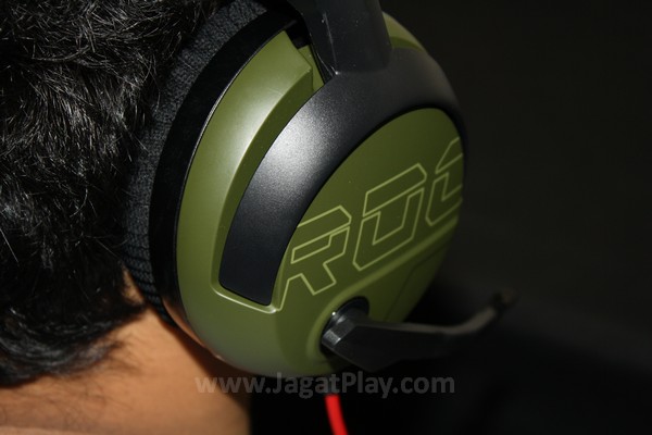 Review Roccat Kave XTD Military: Kualitas dan Kenyamanan yang Terjamin! 1 Kenyamanan yang begitu optimal, sensasi inilah yang pertama kali akan Anda dapatkan dari Roccat Kave XTD Military ini. Bagian terbaiknya? Kenyamanan ini juga diikuti dengan performa audio, terutama di sisi detail, yang luar biasa.