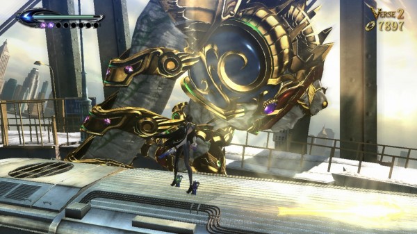 Animasi gerak yang lebih halus dan terasa mengalir, inilah kesan pertama yang ditawarkan gameplay Bayonetta 2 di versi demo ini.