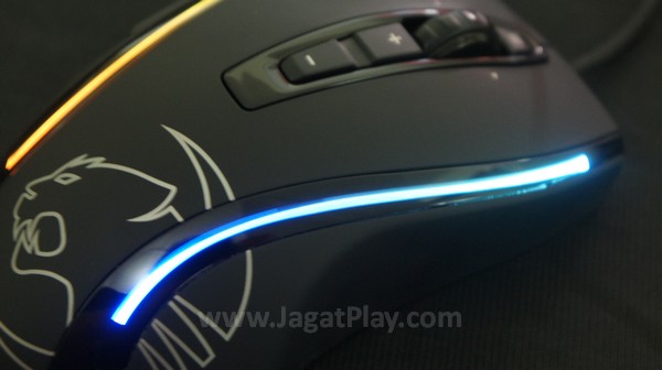 Kustomisasi lampu LED yang bisa dikombinasikan dengan empat warna terpisah.