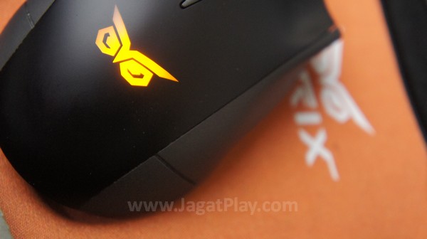 Sayangnya, tidak ada kesempatan memodifikasi sisi kosmetik yang dipresentasikan LED berwarna orange ini.