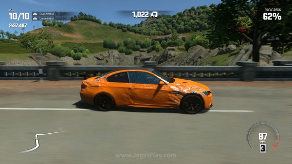Detail kerusakan mobil yang cukup keren.