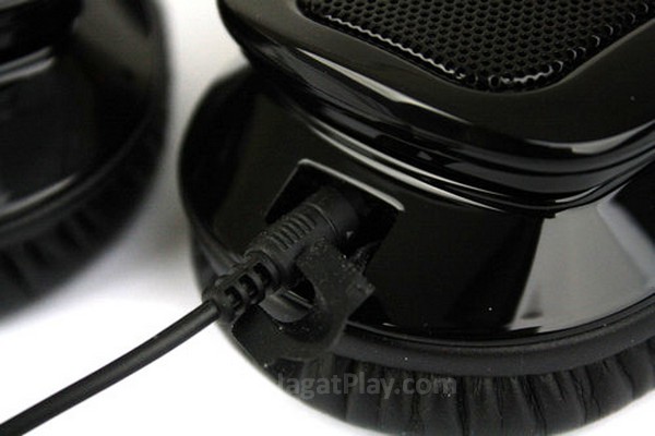 Review TTesports Sybaris: Wireless Tetapi Tetap Menggelegar! 4 Menggunakan kabel tanpa Mic (untuk mendengarkan musik) cukup membingungkan bila tidak tahu caranya; Cukup tarik karetnya dan Anda dapat memasukkan Jack ke headphone.