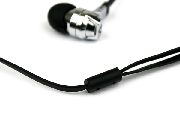 Kabel pipih memberikan ketahanan yang tinggi dan antikusut ketika digulung