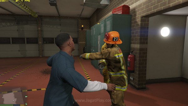 GTA5_2015_04_15_19_49_47_605