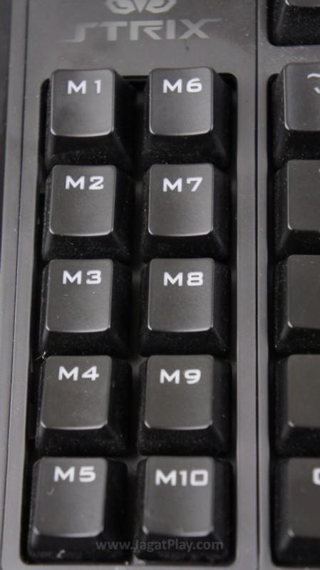 10 tombol di sisi kiri.