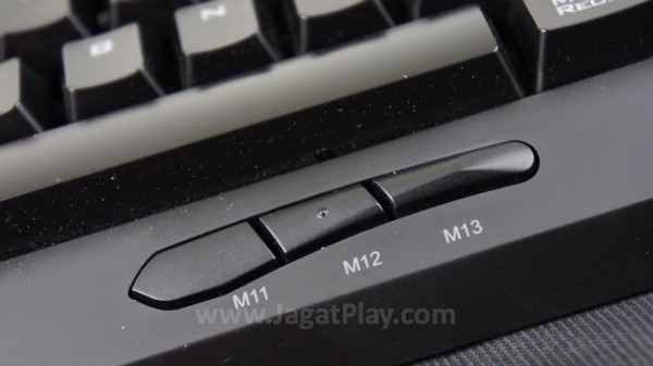 3 ekstra lainnya berada di bawah spasi. Sementara 8 sisanya menjadi fungsi lain untuk tombol F1-F8.