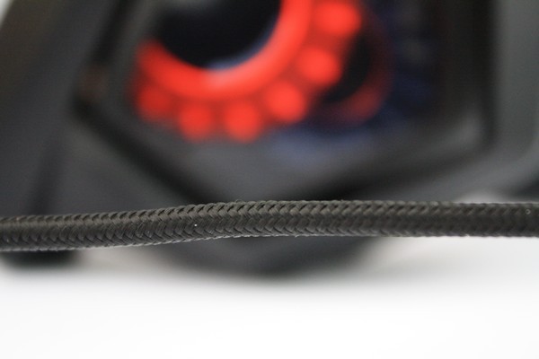 Review STRIX 7.1: Headphone Gaming Kelas Atas! 4 Braided Cable menjamin kekuatan dan keamanan kabel