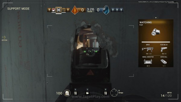 Dinding lemah ini juga bisa dihancurkan dengan bomb agar terbuka luas lebih cepat, serangan melee tiga kali untuk kehancuran total, atau sekedar peluru biasa untuk serangan ambush seperti di gambar.