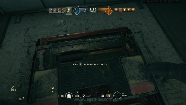 Tak hanya membangun barikade, Anda juga bisa memperkuat dinding atau lantai yang lemah agar tak mudah dirobohkan begitu saja.