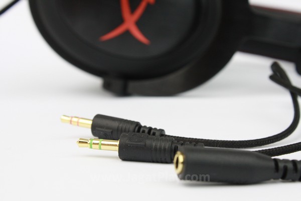 Review Kingston HyperX Cloud Core: Headphone Gaming dengan Suara Akurat! 3 Kabel tambahan sepanjang 2 meter dapat Anda temui dalam paket penjualannya