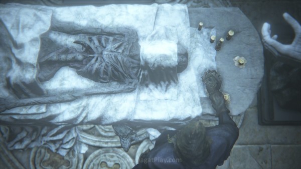 Selain tingkat kesulitan tinggi, variasi senjata dan equipment juga saja ditawarkan. Namun yang paling penting? Jawaban dari banyak misteri Bloodborne selama ini.