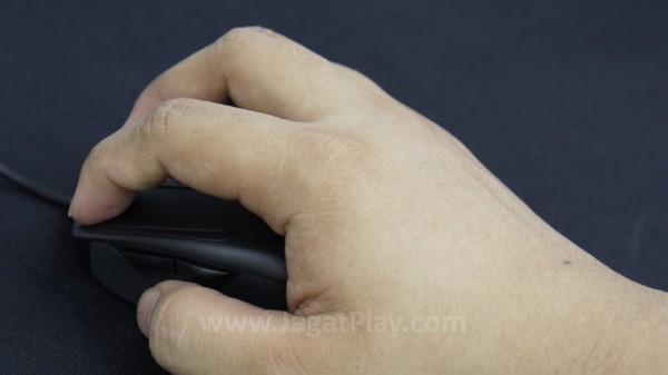 Anda gamer tangan kanan dengan gaya Claw Grip? This is your mouse!