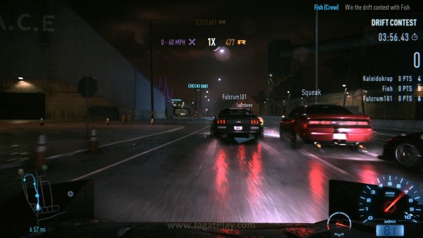 Entah karena alasan apa, melakuan drifting dengan kamera seperti ini terasa jauh lebih mudah.