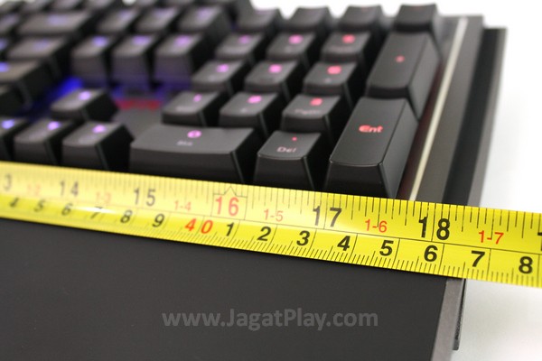 Review Viper V760: Tangguh dan Dapat Diandalkan! 1 Posisi dan panjang Viper V760 sama dengan keyboard biasa