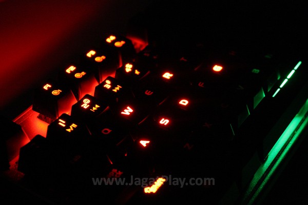 Review Viper V760: Tangguh dan Dapat Diandalkan! 3 Anda dapat mengatur cahaya untuk tombol yang digunakan di dalam game dan macro