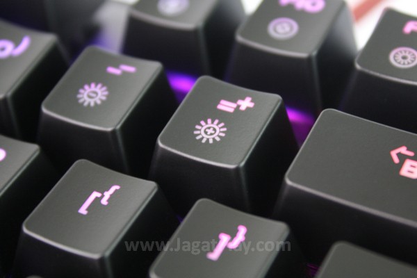 Review Viper V760: Tangguh dan Dapat Diandalkan! 6 Terang cahaya yang dipendarkan oleh keyboard dapat dengan mudah diatur