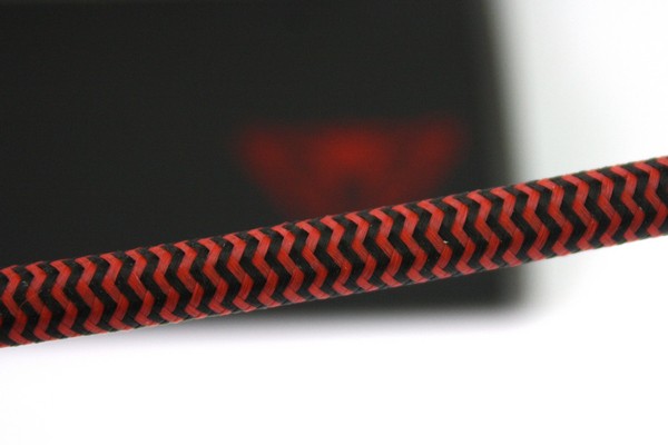 Review Viper V760: Tangguh dan Dapat Diandalkan! 10 Kabel yang kuat memastikan keyboard ini tidak mengalami masalah eksternal