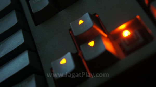 Review SteelSeries Apex M260: Menjual Fungsi dan Ketahanan! 2 Dengan range harga yang ia tawarkan, gamer yang butuh investasi jangka panjang bisa menjadikannya sebagai salah satu alternatif menggoda.