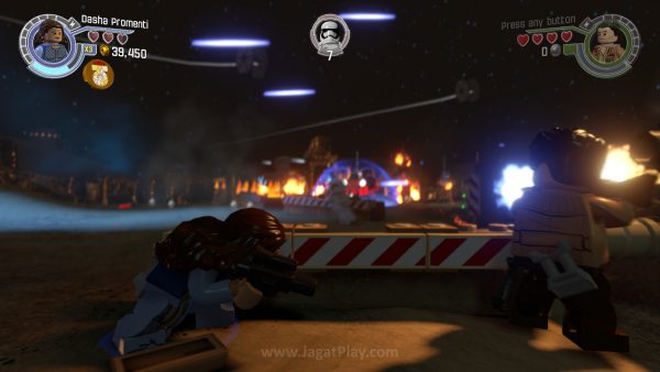 Inovasi lain adalah sesi gameplay ala third person shooter yang sayangnya di mata kami, tak istimewa. Terasa lebih berfokus untuk menciptakan sensasi dramatis.