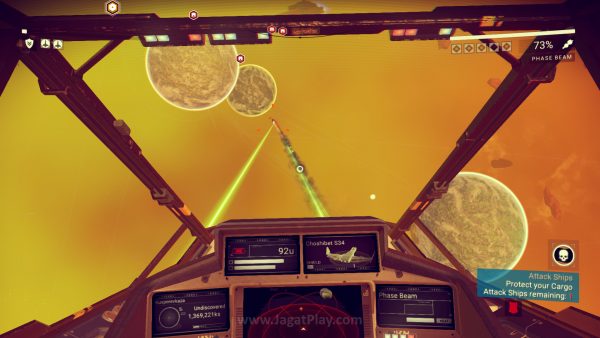 Ada sedikit elemen dogfight ketika Anda mengendalikan pesawat luar angkasa Anda melawan para perompak yang ada.